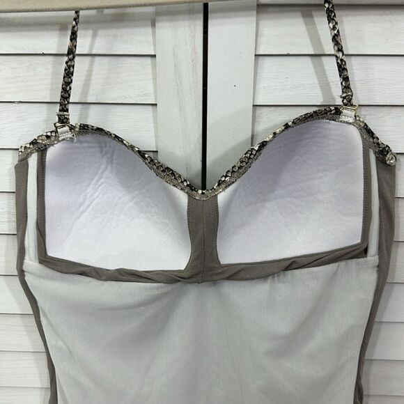 Tommy Bahama Swimsuit Size 8 Python Front Twist - Picture 12 of 16